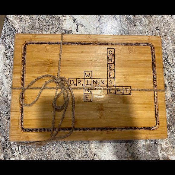 Wood burnt Charcuterie board - Picture 2 of 2